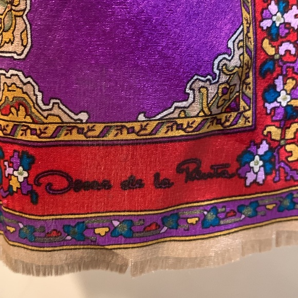 Oscar de la Renta 100% silk scarf - Picture 3 of 8